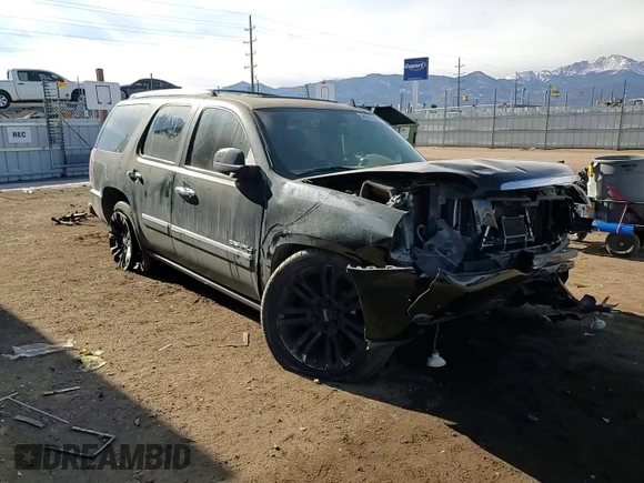 2014 GMC Yukon Denali z VIN 1GKS1EEF4ER244080, wystawiony jako Copart lot #88926145 z przebiegiem 179 101 mil mil oraz Szkoda całkowita • Salvage title. Historia ofert i sprzedaży dostępna na DreamBid. Obrazek 11.