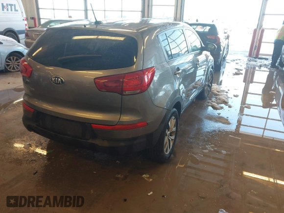 2015 Kia Sportage LX with VIN KNDPB3ACXF7686082, listed as a IAAI auction lot 41282616 with 107,613 mi miles and . Bid and sale history available at carsss.com. Image 4.