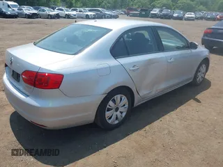 2012 Volkswagen Jetta SE z VIN 3VWDP7AJ5CM309927, wystawiony jako IAAI lot #42414951 z przebiegiem 128 109 mil mil oraz . Historia ofert i sprzedaży dostępna na DreamBid. Obrazek 6.