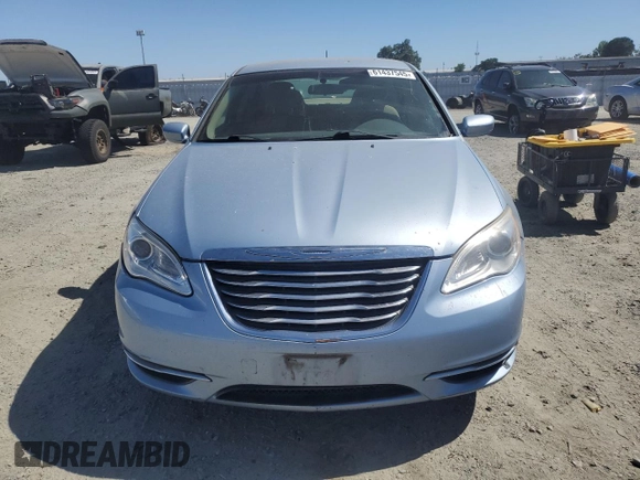 2012 Chrysler 200 Touring z VIN 1C3CCBBG0CN316617, wystawiony jako Copart lot #61437545 z przebiegiem 107 552 mil mil oraz Czysty tytuł • Clean title. Historia ofert i sprzedaży dostępna na DreamBid. Obrazek 5.