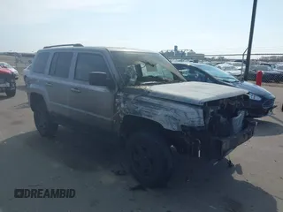 2017 Jeep Patriot Sport SE z VIN 1C4NJRBB9HD194618, wystawiony jako IAAI lot #42006360 z przebiegiem Nie podano mil oraz . Historia ofert i sprzedaży dostępna na DreamBid. Obrazek 1.