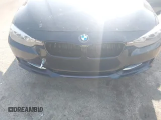 2013 BMW 3 Series 328i xDrive z VIN WBA3B3C53DF538577, wystawiony jako IAAI lot #42521695 z przebiegiem 115 849 mil mil oraz . Historia ofert i sprzedaży dostępna na DreamBid. Obrazek 6.