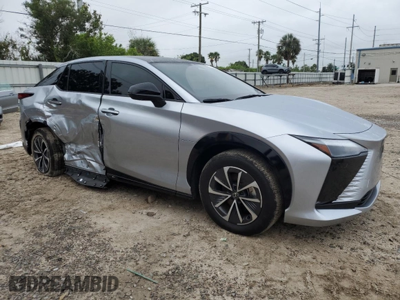 2024 Lexus RZ 300e Premium z VIN JTJABABB2RA000668, wystawiony jako Copart lot #71710714 z przebiegiem 9387 mil mil oraz Szkody całkowita. Historia ofert i sprzedaży dostępna na DreamBid. Obrazek 4.