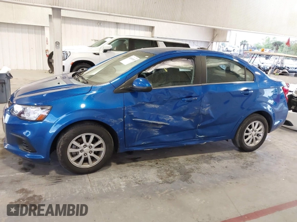 2020 Chevrolet Sonic LT z VIN 1G1JD5SB2L4138455, wystawiony jako IAAI lot #41651103 z przebiegiem 34 349 mil mil oraz . Historia ofert i sprzedaży dostępna na DreamBid. Obrazek 14.
