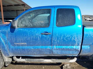 2008 Toyota Tacoma PreRunner with VIN 5TETU62N88Z592529, listed as a IAAI auction lot 41628653 with 225,946 mi miles. Bid and sale history available at carsss.com. Image 14.