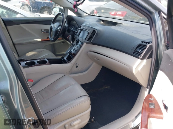 2010 Toyota Venza with VIN 4T3ZA3BBXAU037042, listed as a IAAI auction lot 41913264 with 194,847 mi miles. Bid and sale history available at carsss.com. Image 5.