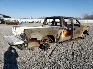 2001 Ford Super Duty F-250 XL with VIN 1FTNW21S01EA60395, listed as a Copart auction lot 84864984 with 0 mi miles and Salvage Title. Bid and sale history available at carsss.com. Image 3.