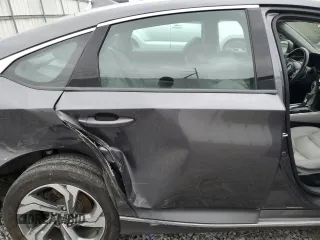2018 Honda Accord EX-L z VIN 1HGCV1F59JA111618, wystawiony jako Copart lot #56922785 z przebiegiem 51 796 mil mil oraz Szkoda całkowita • Salvage title. Historia ofert i sprzedaży dostępna na DreamBid. Obrazek 10.