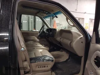 1999 GMC Suburban z VIN 3GKFK16R3XG529761, wystawiony jako IAAI lot #42272646 z przebiegiem 269 114 mil mil oraz . Historia ofert i sprzedaży dostępna na DreamBid. Obrazek 5.