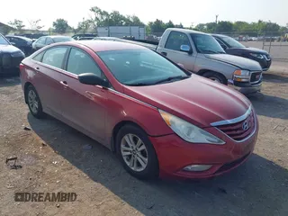 2013 Hyundai Sonata GLS z VIN 5NPEB4AC1DH542345, wystawiony jako IAAI lot #42452435 z przebiegiem 299 278 mil mil oraz . Historia ofert i sprzedaży dostępna na DreamBid. Obrazek 1.