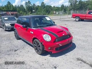 2013 MINI Hardtop S z VIN WMWSV3C50DT476088, wystawiony jako IAAI lot #42534717 z przebiegiem 130 565 mil mil oraz . Historia ofert i sprzedaży dostępna na DreamBid. Obrazek 1.