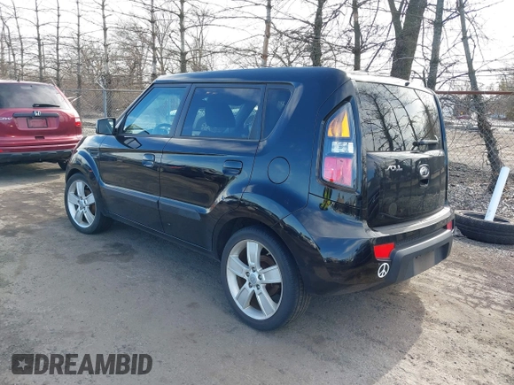 2010 Kia Soul + with VIN KNDJT2A22A7114453, listed as a IAAI auction lot 41597098 with 129,575 mi miles. Bid and sale history available at carsss.com. Image 3.