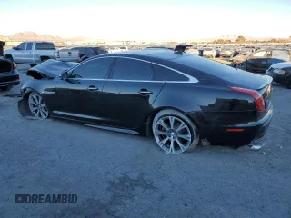 2015 Jaguar XJ z VIN SAJWA1CZ5F8V90554, wystawiony jako Copart lot #83623994 z przebiegiem 104 440 mil mil oraz Szkoda całkowita • Salvage title. Historia ofert i sprzedaży dostępna na DreamBid. Obrazek 2.
