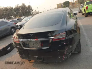 2013 Tesla Model S with VIN 5YJSA1CN3DFP06986, listed as a IAAI auction lot 41271801 with 150,307 mi miles and . Bid and sale history available at DreamBid. Image 16.