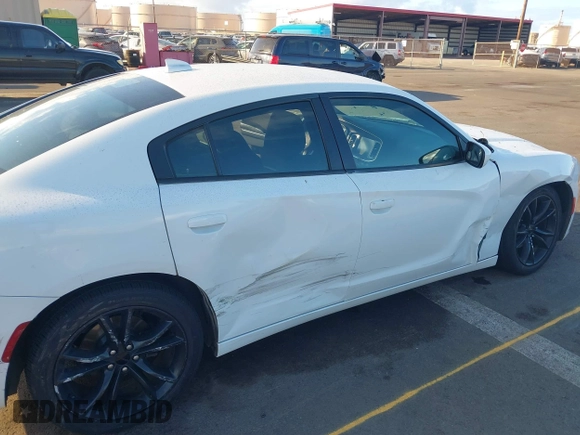 2015 Dodge Charger SXT z VIN 2C3CDXHG6FH847951, wystawiony jako IAAI lot #41094866 z przebiegiem 78 461 mil mil oraz . Historia ofert i sprzedaży dostępna na DreamBid. Obrazek 6.
