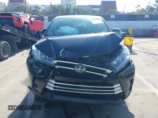 2018 Toyota Highlander LE z VIN 5TDZZRFH3JS252287, wystawiony jako IAAI lot #42216207 z przebiegiem 104 340 mil mil oraz . Historia ofert i sprzedaży dostępna na DreamBid. Obrazek 12.