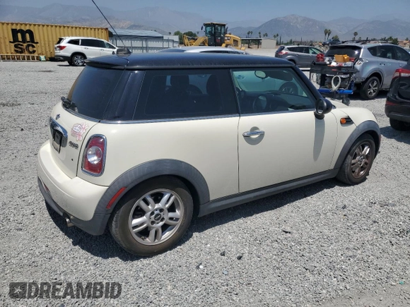 2013 MINI Hardtop z VIN WMWSU3C50DT685902, wystawiony jako Copart lot #58071935 z przebiegiem 114 908 mil mil oraz Szkoda całkowita • Salvage title. Historia ofert i sprzedaży dostępna na DreamBid. Obrazek 3.