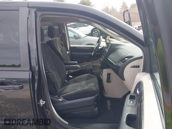 2017 Dodge Grand Caravan SE z VIN 2C4RDGBG3HR687183, wystawiony jako IAAI lot #41971615 z przebiegiem 158 201 mil mil oraz . Historia ofert i sprzedaży dostępna na DreamBid. Obrazek 5.