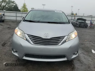 2013 Toyota Sienna XLE z VIN 5TDDK3DCXDS059559, wystawiony jako Copart lot #58291655 z przebiegiem 97 591 mil mil oraz Czysty tytuł • Clean title. Historia ofert i sprzedaży dostępna na DreamBid. Obrazek 5.
