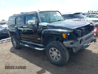 2006 Hummer H3 z VIN 5GTDN136068109909, wystawiony jako IAAI lot #41932541 z przebiegiem 236 737 mil mil oraz . Historia ofert i sprzedaży dostępna na DreamBid. Obrazek 1.