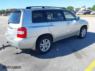 2006 Toyota Highlander Hybrid with VIN JTEEW21A660011807, listed as a IAAI auction lot 41743642 with 272,845 mi miles. Bid and sale history available at carsss.com. Image 4.