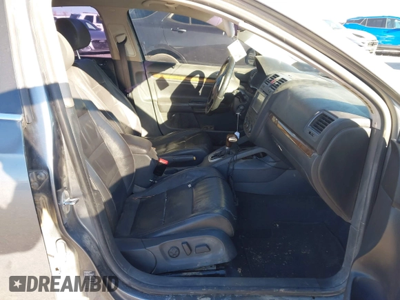 2005 Volkswagen Jetta 2.5L with VIN 3VWDF71K75M605160, listed as a IAAI auction lot 41624273 with 184,439 mi miles and . Bid and sale history available at DreamBid. Image 5.