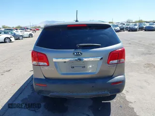 2011 Kia Sorento EX with VIN 5XYKU4A21BG027581, listed as a IAAI auction lot 41818445 with 81,354 mi miles. Bid and sale history available at carsss.com. Image 16.