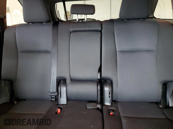 2019 Toyota Highlander LE z VIN 5TDZZRFH4KS310635, wystawiony jako Copart lot #56119985 z przebiegiem 67 360 mil mil oraz Szkoda całkowita • Salvage title. Historia ofert i sprzedaży dostępna na DreamBid. Obrazek 10.
