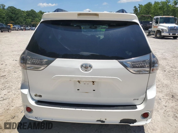 2014 Toyota Sienna SE with VIN 5TDXK3DC4ES501542, listed as a Copart auction lot 61596445 with 204,164 mi miles and Clean title. Bid and sale history available at DreamBid. Image 6.