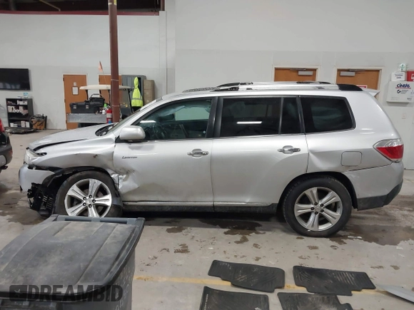 2013 Toyota Highlander Limited z VIN 5TDDK3EH3DS244711, wystawiony jako IAAI lot #41056732 z przebiegiem 156 968 mil mil oraz . Historia ofert i sprzedaży dostępna na DreamBid. Obrazek 14.