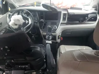 2017 Toyota Sienna XLE Auto Access Seat with VIN 5TDYZ3DCXHS812316, listed as a Copart auction lot 44777795 with 150,079 mi miles and Non Repairable. Bid and sale history available at carsss.com. Image 8.