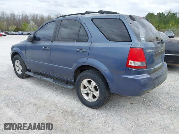 2004 Kia Sorento LX with VIN KNDJC733545221418, listed as a IAAI auction lot 41842215 with 129,177 mi miles. Bid and sale history available at carsss.com. Image 3.