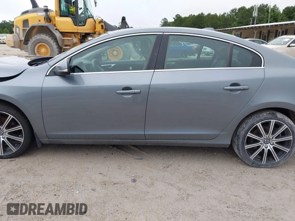 2018 Volvo S60 Inscription with VIN LYV402HKXJB167148, listed as a IAAI auction lot 42424429 with 72,126 mi miles and . Bid and sale history available at DreamBid. Image 14.