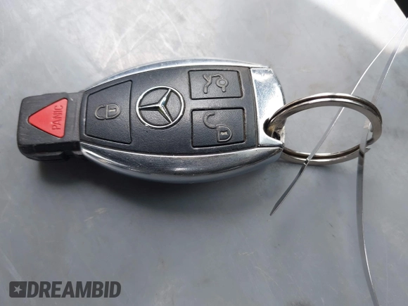 2013 Mercedes-Benz C 250 Sport z VIN WDDGF4HB5DA781713, wystawiony jako IAAI lot #42109186 z przebiegiem 142 167 mil mil oraz . Historia ofert i sprzedaży dostępna na DreamBid. Obrazek 11.