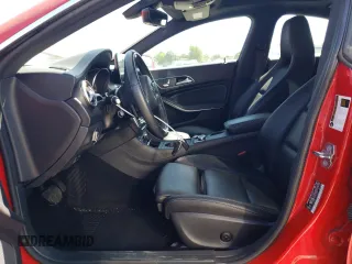 2019 Mercedes-Benz CLA 250 z VIN WDDSJ4GB3KN724488, wystawiony jako Copart lot #57638645 z przebiegiem 49 989 mil mil oraz Szkoda całkowita • Salvage title. Historia ofert i sprzedaży dostępna na DreamBid. Obrazek 7.