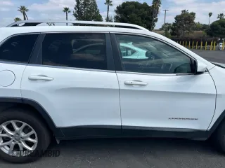 2017 Jeep Cherokee Latitude with VIN 1C4PJLCS9HD231686, listed as a Copart auction lot 51165265 with 125,518 mi miles and Clean Title. Bid and sale history available at carsss.com. Image 22.