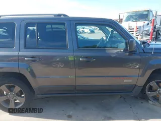 2017 Jeep Patriot Sport z VIN 1C4NJPBBXHD117521, wystawiony jako IAAI lot #42311513 z przebiegiem 71 548 mil mil oraz . Historia ofert i sprzedaży dostępna na DreamBid. Obrazek 13.