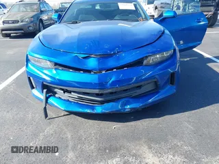 2017 Chevrolet Camaro 1LT z VIN 1G1FB1RX5H0103123, wystawiony jako IAAI lot #41801944 z przebiegiem 179 495 mil mil oraz . Historia ofert i sprzedaży dostępna na DreamBid. Obrazek 6.