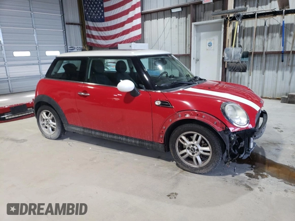 2011 MINI Hardtop z VIN WMWSU3C58BT095542, wystawiony jako Copart lot #57474055 z przebiegiem 41 490 mil mil oraz Szkoda całkowita • Salvage title. Historia ofert i sprzedaży dostępna na DreamBid. Obrazek 4.