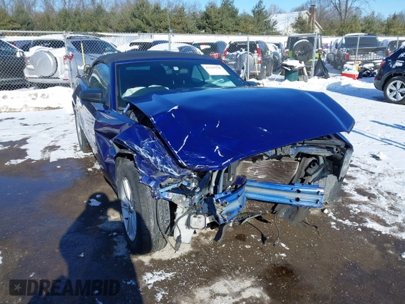2014 Ford Mustang V6 with VIN 1ZVBP8EM7E5296964, listed as a IAAI auction lot 41325336 with 141,346 mi miles. Bid and sale history available at carsss.com. Image 1.