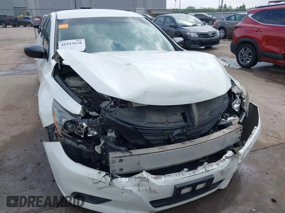 2018 Nissan Altima SR with VIN 1N4AL3AP3JC290863, listed as a IAAI auction lot 41933628 with 121,771 mi miles and . Bid and sale history available at carsss.com. Image 6.