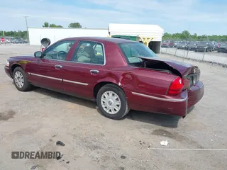 2005 Mercury Grand Marquis GS z VIN 2MEFM74W05X641274, wystawiony jako IAAI lot #42298098 z przebiegiem 159 424 mil mil oraz . Historia ofert i sprzedaży dostępna na DreamBid. Obrazek 3.