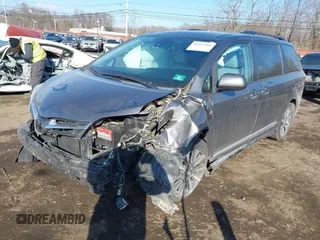 2018 Toyota Sienna XLE with VIN 5TDDZ3DCXJS199733, listed as a IAAI auction lot 41357266 with 66,692 mi miles. Bid and sale history available at carsss.com. Image 2.