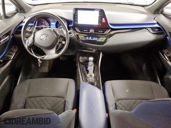 2021 Toyota C-HR LE z VIN NMTKHMBX0MR120577, wystawiony jako Copart lot #57019105 z przebiegiem 152 488 mil mil oraz Czysty tytuł • Clean title. Historia ofert i sprzedaży dostępna na DreamBid. Obrazek 8.