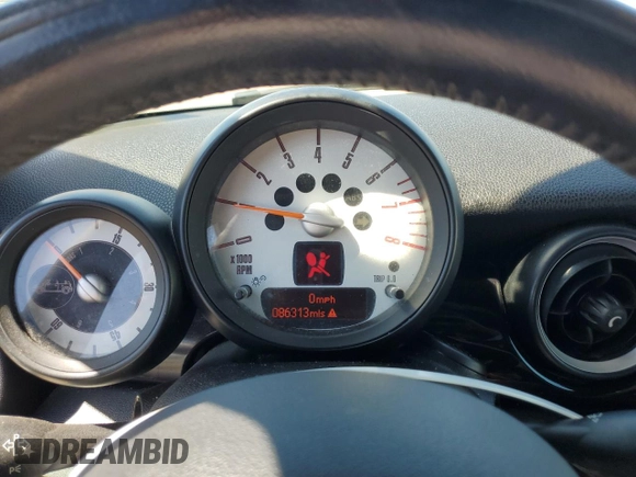 2011 MINI Convertible S with VIN WMWZP3C55BTX84489, listed as a Copart auction lot 57680375 with 86,313 mi miles and Clean title. Bid and sale history available at DreamBid. Image 9.