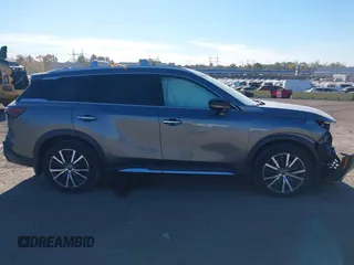 2023 Infiniti QX60 Sensory z VIN 5N1DL1GS7PC333208, wystawiony jako IAAI lot #40616891 z przebiegiem 11 930 mil mil oraz . Historia ofert i sprzedaży dostępna na DreamBid. Obrazek 14.