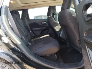 2016 Jeep Cherokee Latitude z VIN 1C4PJMCS6GW111367, wystawiony jako Copart lot #56582815 z przebiegiem 121 491 mil mil oraz Szkoda całkowita • Salvage title. Historia ofert i sprzedaży dostępna na DreamBid. Obrazek 11.