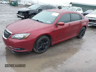 2013 Chrysler 200 Limited z VIN 1C3CCBCG6DN719405, wystawiony jako IAAI lot #42308504 z przebiegiem 191 411 mil mil oraz . Historia ofert i sprzedaży dostępna na DreamBid. Obrazek 2.