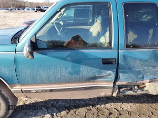 1997 Chevrolet Silverado 1500 with VIN 2GCEK19R4V1115820, listed as a Copart auction lot 47531335 with 160,917 mi miles and Salvage Title. Bid and sale history available at DreamBid. Image 7.