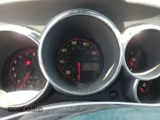 2006 Toyota Matrix STD z VIN 2T1KR32EX6C581434, wystawiony jako Copart lot #56424325 z przebiegiem 175 216 mil mil oraz Czysty tytuł • Clean title. Historia ofert i sprzedaży dostępna na DreamBid. Obrazek 9.